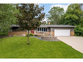 Building Photo - 11004 Oak Knoll Terrace N