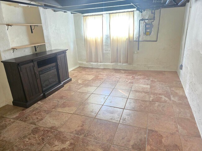 Building Photo - Beautiful 2 Bedroom 1.5 Bathrooms Patterson Park