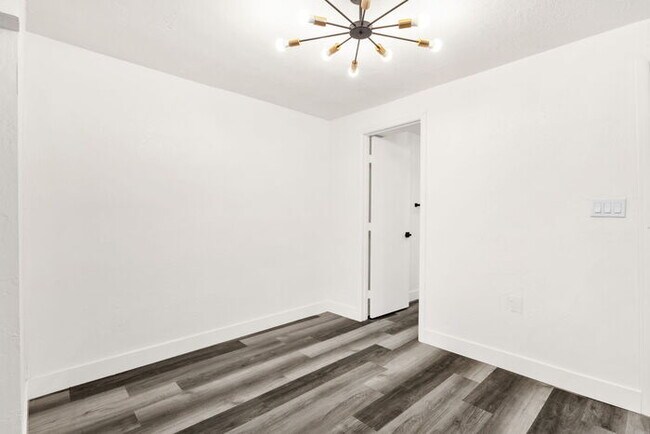 Building Photo - BRAND NEW EVERYTHING IN UPTOWN/BILTMORE AREA