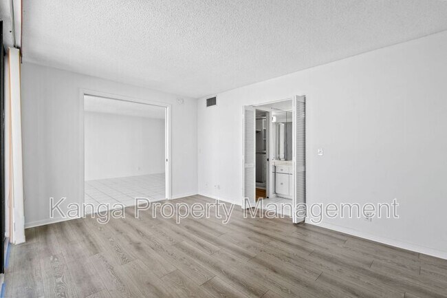 Building Photo - 2425 Presidential Way