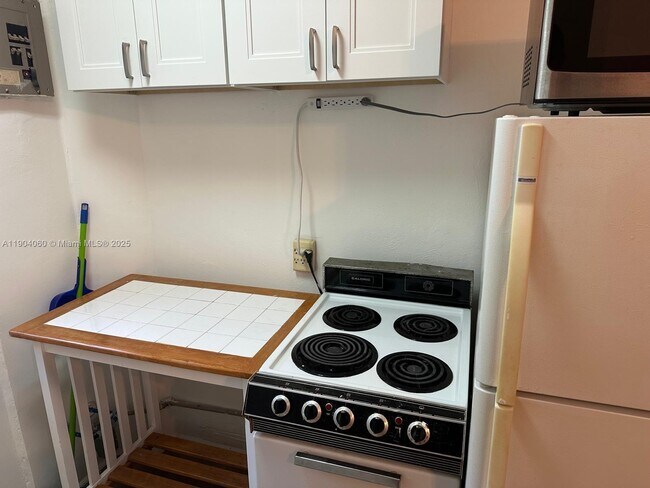 Building Photo - 340 Mendoza Ave