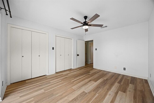 Building Photo - 8100 Dunn St