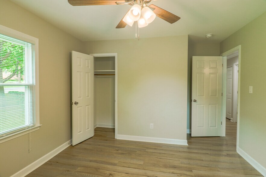 Building Photo - 2608 Meadow Lark Ln