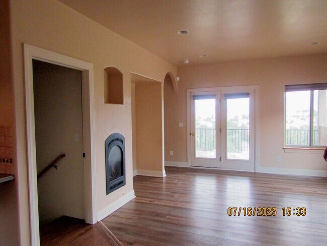 Building Photo - Townhome in Rifle!