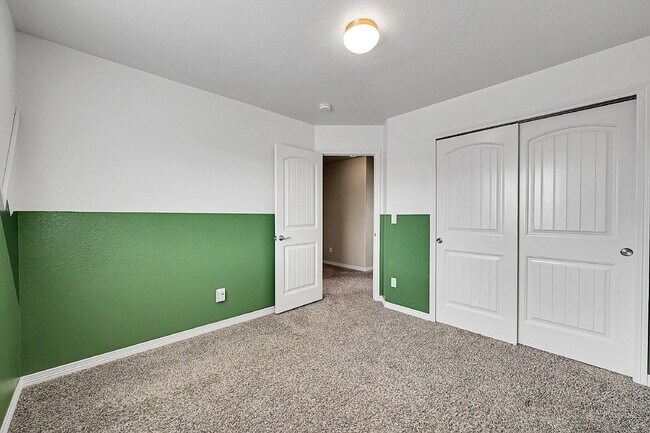 Building Photo - $2,145.00, 4-bed, 2.5-bath located in Colo...