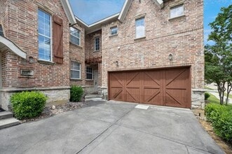 Building Photo - 2153 Parkview