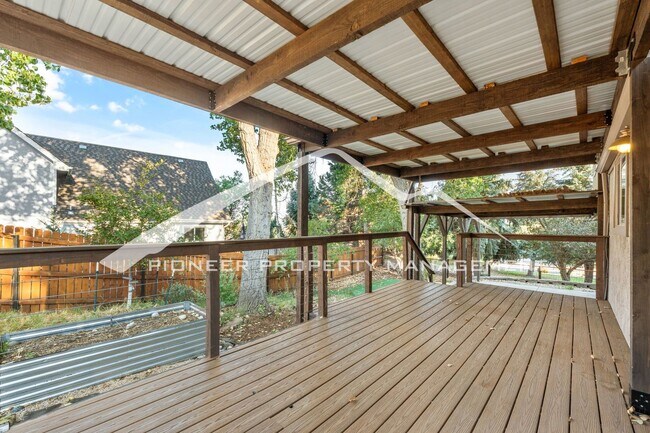 Building Photo - Beautifully Updated Rockrimmon Home Near Ute Valley Park with 5 bed, 3 bath, 2 car garage and AC!