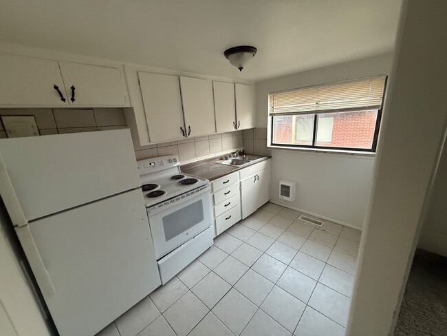 Building Photo - 1245/1247  S 5th Ave - 1247