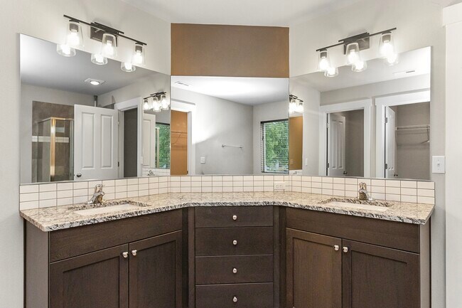 Building Photo - 10213 6th Pl SE