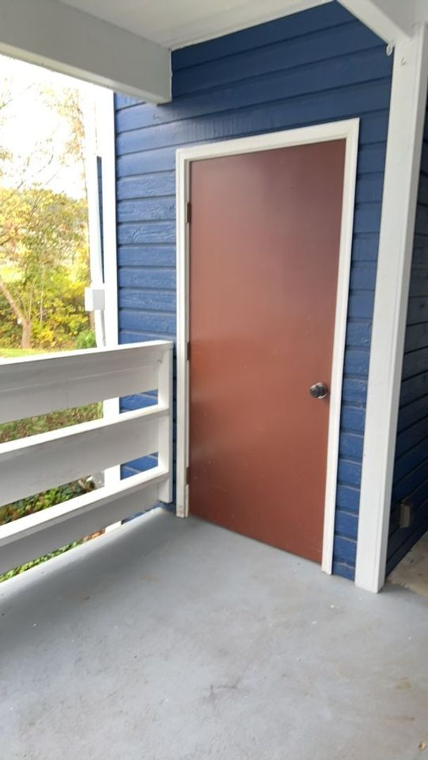 Building Photo - (946) 2780-B - Beautiful Updated 2-bedroom...