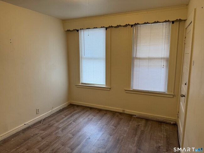 Building Photo - 282 Front Ave