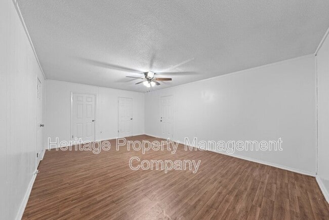 Building Photo - 511 Pecan Valley Dr