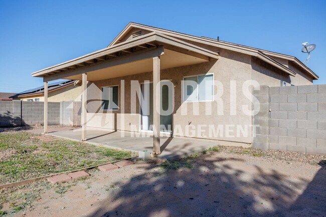 Building Photo - Freshly Updated Home with NO HOA