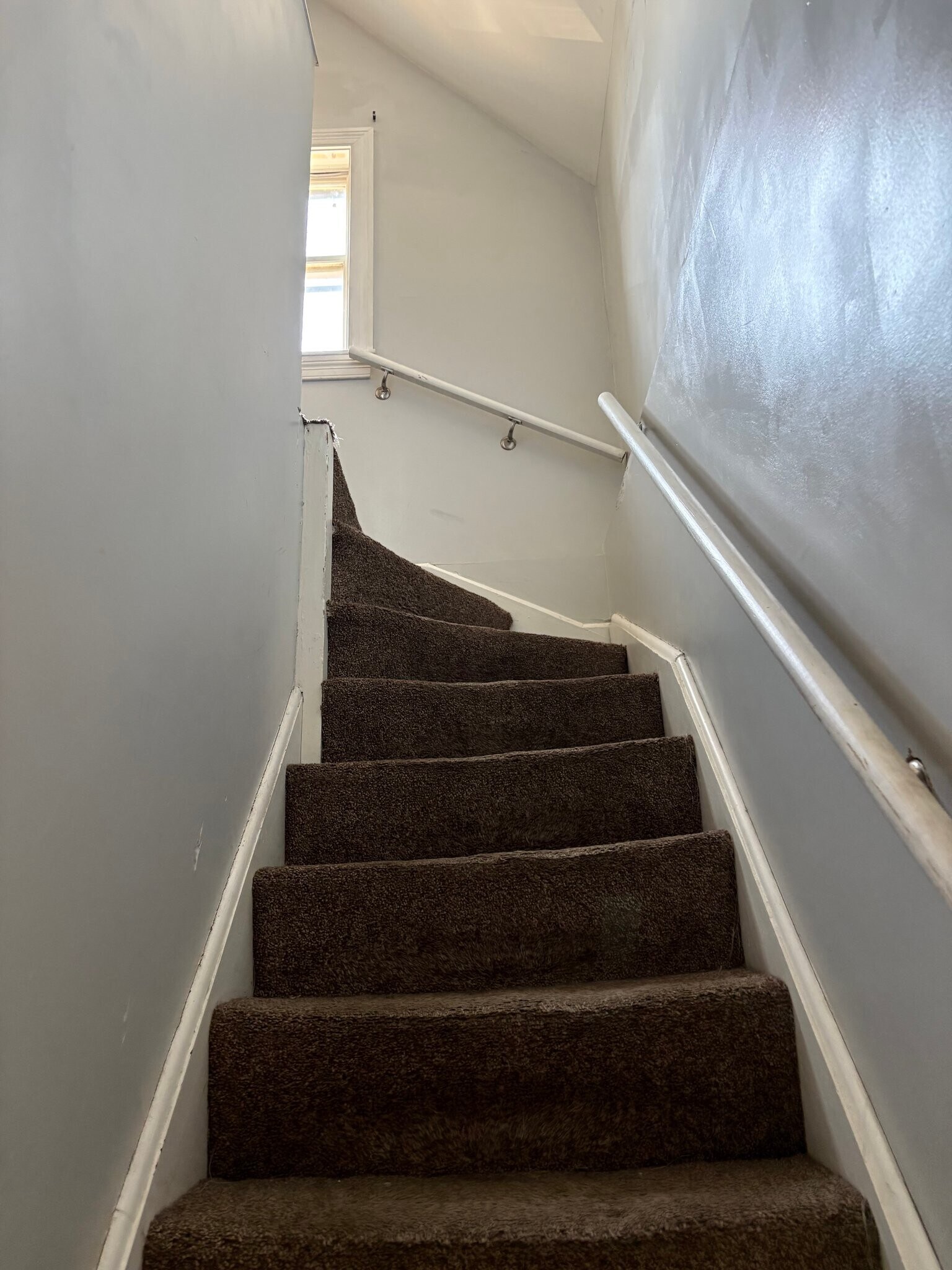 Building Photo - 1515 W Wilson Ave