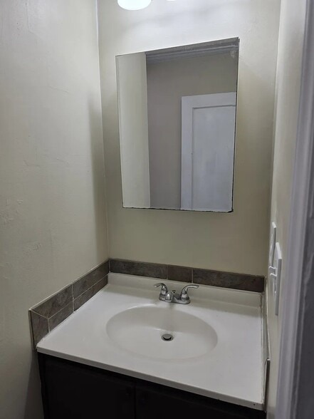 Building Photo - 202 N Merritt Ave