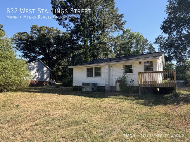 Building Photo - 832 W Stallings St