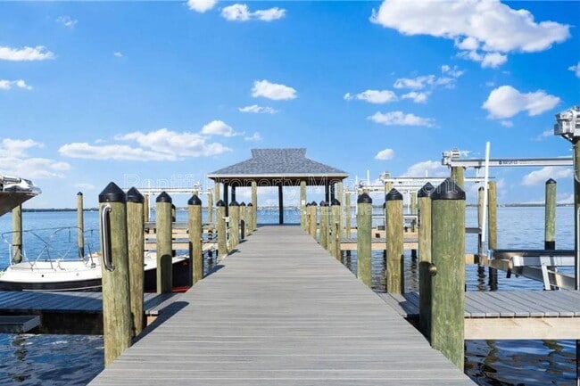 Building Photo - 2711 First Street