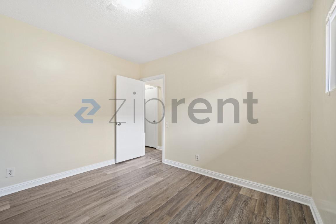 Building Photo - Unit 1