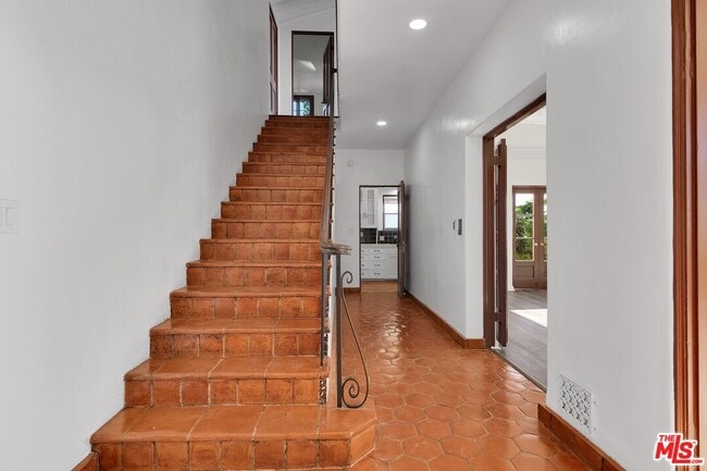Building Photo - 8334 Marmont Ln