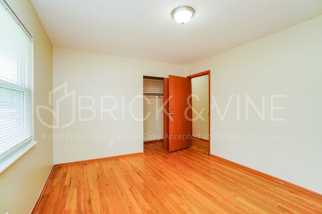 Building Photo - 5034 Cryodon Blvd N