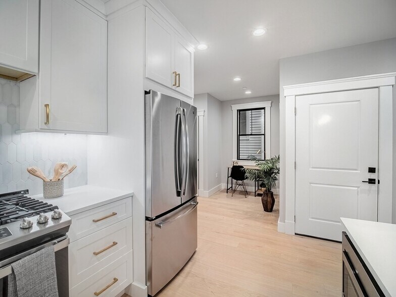 Building Photo - 398 Bremen St