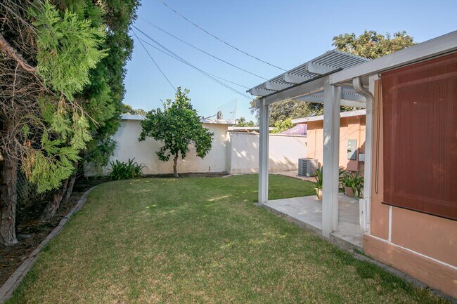 Building Photo - Beautifully Updated Single-Level Home with...