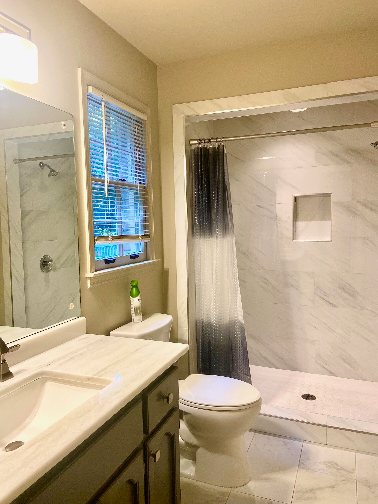 Building Photo - 3414 N River Rd