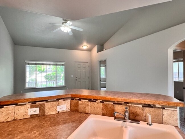 Building Photo - Beautiful single level home in Meridian with Community Pool!!