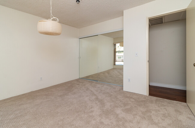 Building Photo - 3108 Raintree Cir