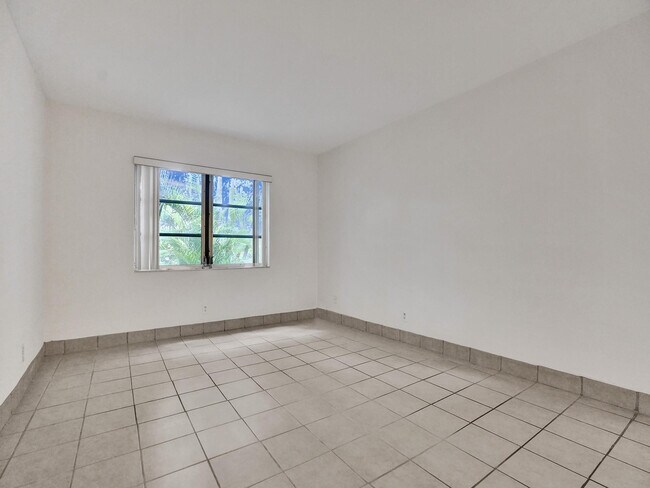 Building Photo - 3115 Oakland Shores Dr