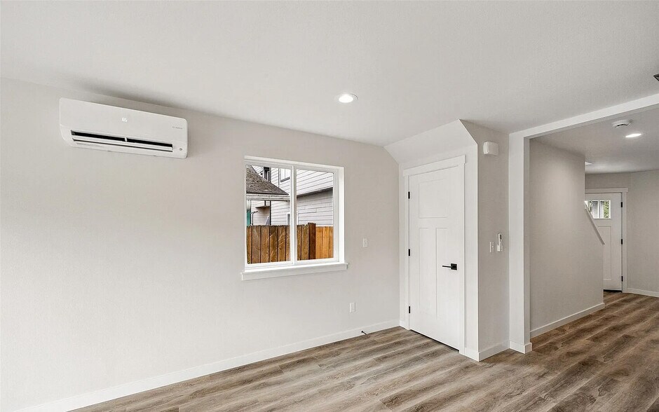 Building Photo - 428 113th St S