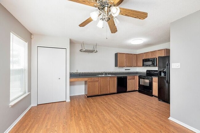Building Photo - Great 3 Bedroom, 2 1/2 Bath Home in Cameron Meadows Subdivision!