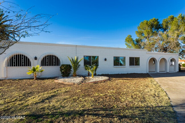 Building Photo - 1714 W Meadow Hills Dr