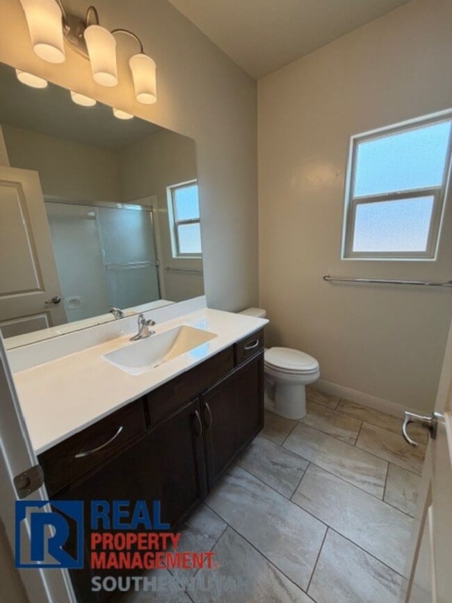 Building Photo - Home in Painted Desert