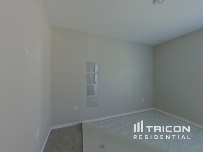 Building Photo - 226 Amber Way