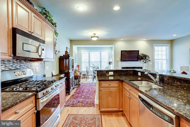 Building Photo - 47571 Royal Burnham Terrace