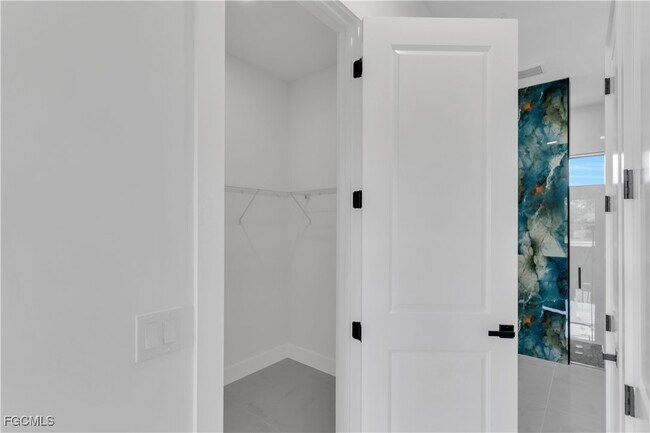 Building Photo - 6005 Queen Ave N