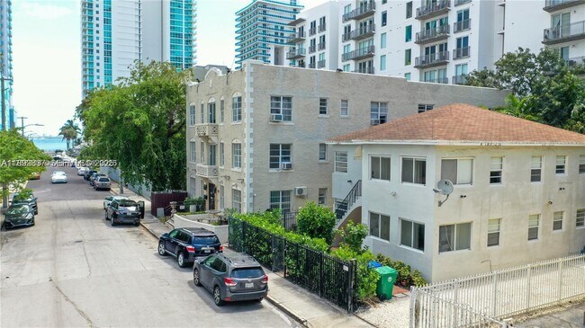 Building Photo - 426 NE 26th St