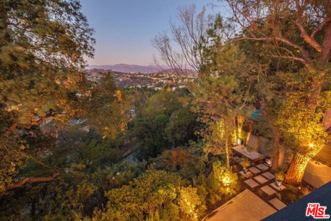 Building Photo - 8809 Appian Way