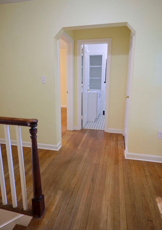 Building Photo - Beautiful 3BR/1.5BA Home in Newport News, VA - Move-in Ready!
