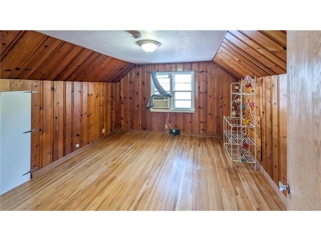 Building Photo - 301 Giles Pl