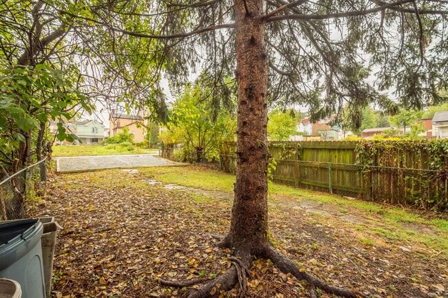Building Photo - Stunning 3 bedroom home in Pittsburgh avai...