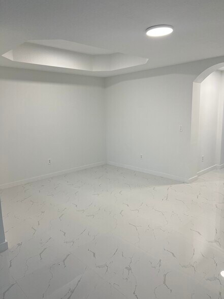 Building Photo - 4914 White Mangrove Way E
