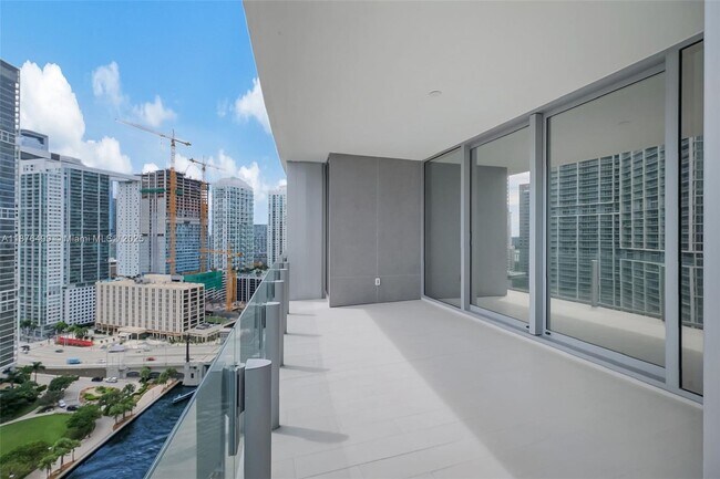 Building Photo - 300 Biscayne Blvd Way