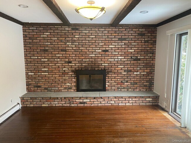 Building Photo - 100 Kings Ave