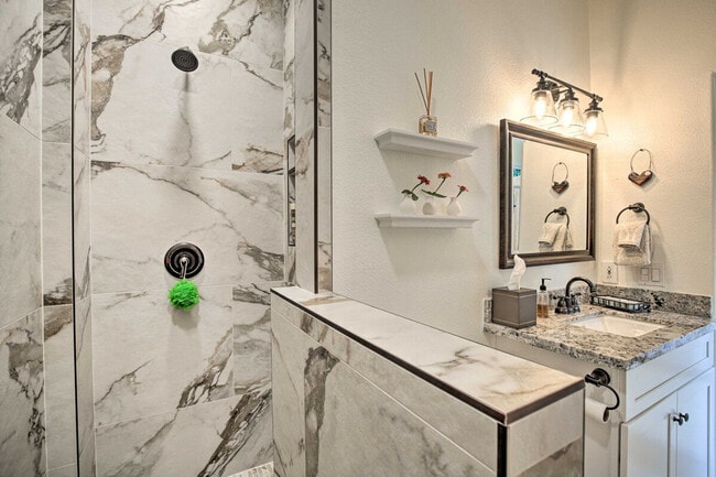 Building Photo - 7717 La Orquidia