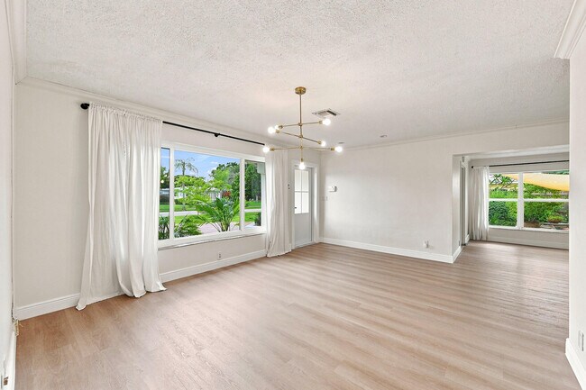 Building Photo - 351 SW 13th St