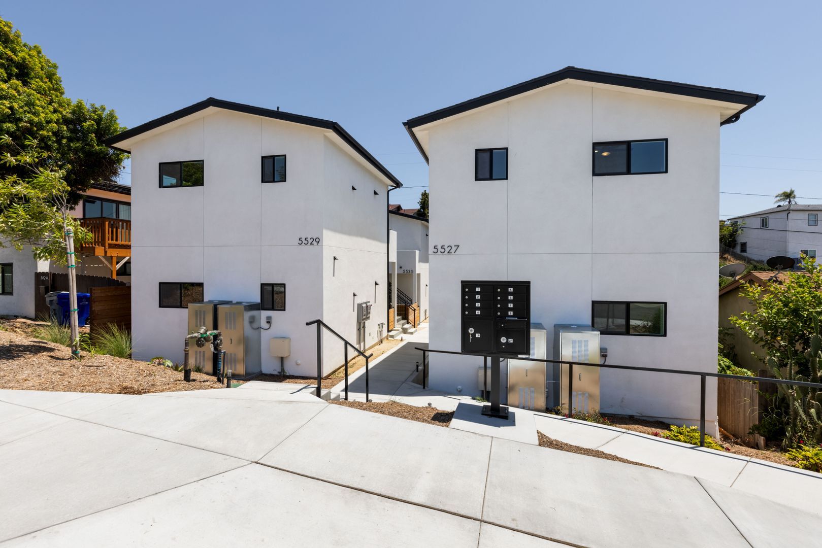 Building Photo - 5527-33 Olvera Ave