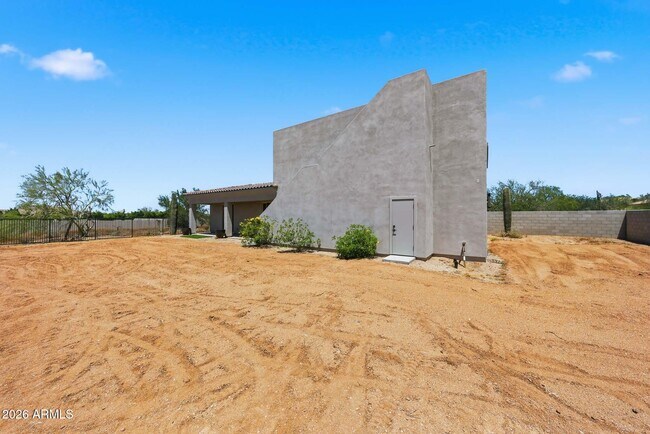 Building Photo - 6896 E Lomas Verdes Dr