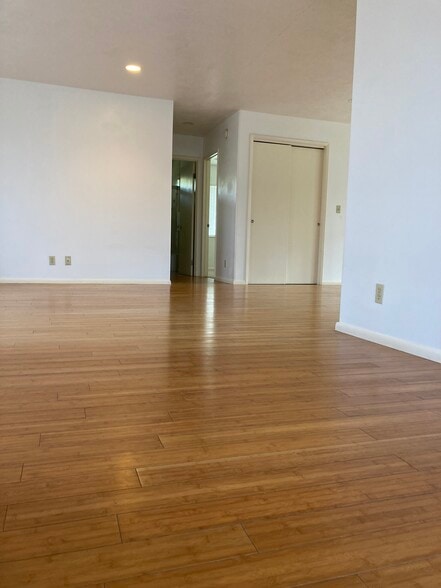 Building Photo - 955 Kukuau St